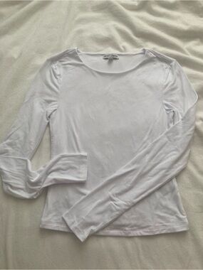 Women's White Long-Sleeve Crewneck Top
